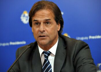 Lacalle Pou aseguró que las ideas liberales de Milei beneficiarán a Uruguay