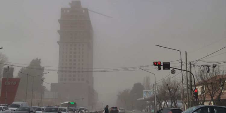 Suspendieron las clases en Neuquén por un fuerte temporal de viento