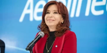 Cristina Kirchner suspendió su viaje a Italia tras la derrota en el balotaje