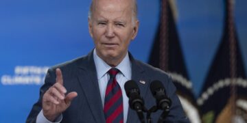 Biden lo volvió a hacer: mantuvo una cumbre con Xi Jinping pero después lo tildó de «dictador»