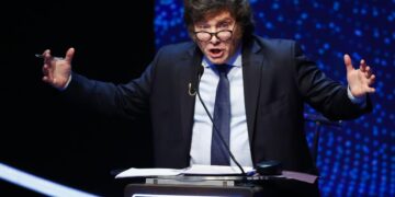 En medio de la crisis interna, Milei se reúne con diputados y senadores electos