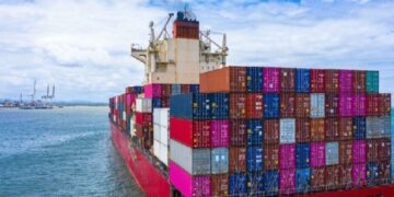 El déficit comercial se achica pero ya se cumplieron ocho meses de saldo negativo