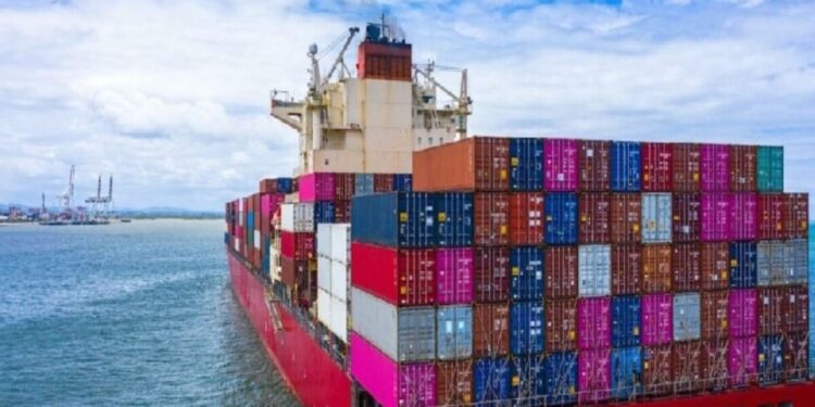 El déficit comercial se achica pero ya se cumplieron ocho meses de saldo negativo