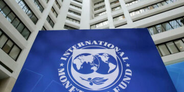 El FMI considera reducir los sobrecargos sobre sus créditos