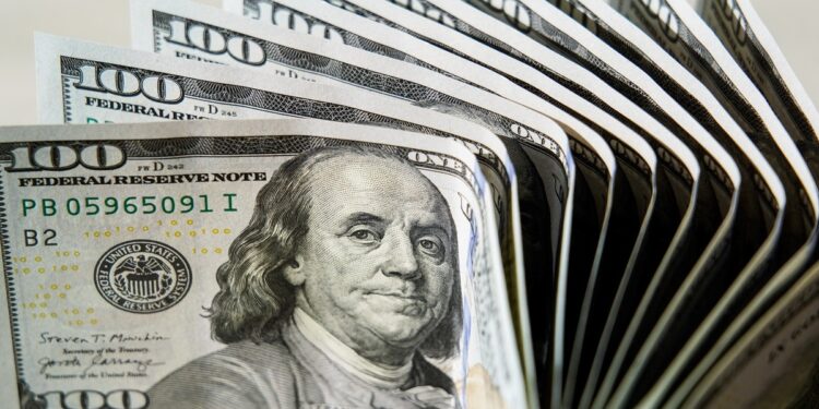 El dólar blue cerró con otra fuerte suba en la última rueda antes del cambio de gobierno
