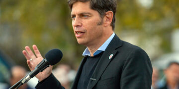 Kicillof contra el Gobierno de Milei: “Esos que se dicen eficientes son bien vagos, los decretos se los escriben otros”