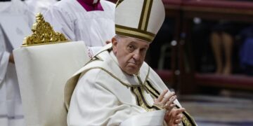 Francisco simplificará las exequias papales y podrá ser enterrado fuera del Vaticano