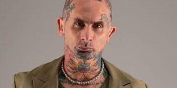 Escándalo con el cantante de Ke Personajes: se peleó con dos jóvenes que le sacaron fotos y lo grabaron