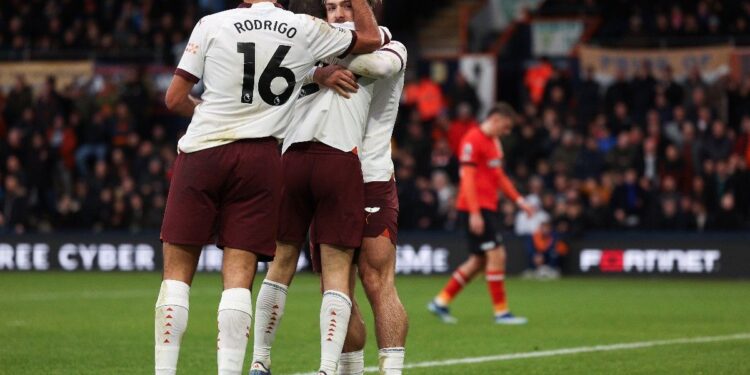Manchester City se lo dio vuelta al Luton Town y cortó una racha de cuatro partidos sin ganar