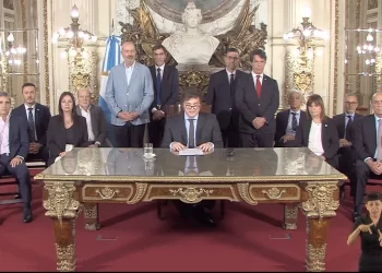 Milei presentó su mega DNU de desregulación para que «crezca la economía»