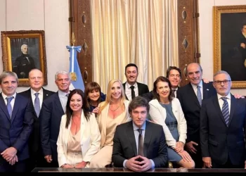 Milei encabezó la primera reunión junto a sus ministros tras el ajuste anunciado por Caputo