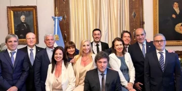 Milei encabezó la primera reunión junto a sus ministros tras el ajuste anunciado por Caputo