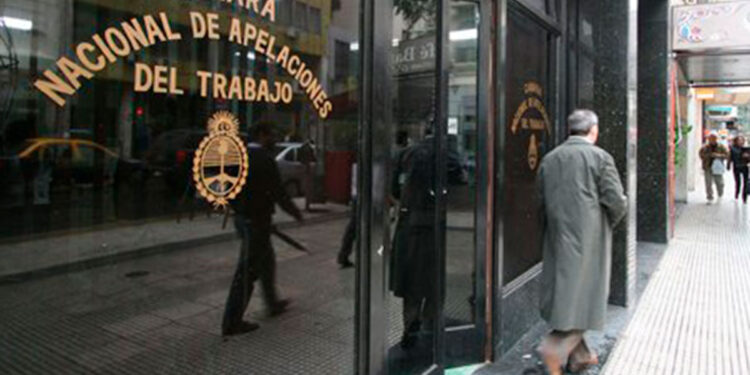 La Justicia frenó la reforma laboral: qué puntos del DNU de Milei quedaron suspendidos
