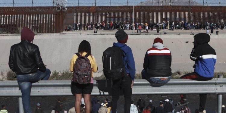 Estados Unidos reabrirá los pasos fronterizos ante el descenso de la inmigración ilegal