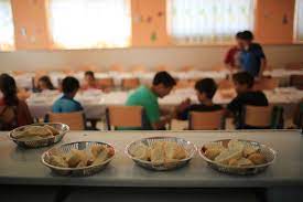 Cada vez más alumnos deben desayunar y almorzar en escuelas estatales del país