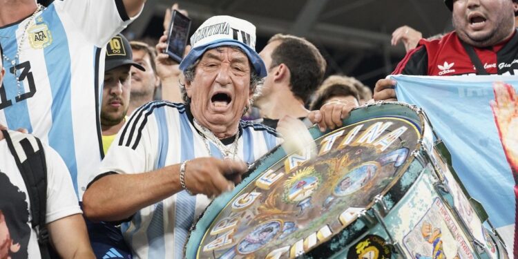 Murió Tula, el hincha más famoso de la Selección y del bombo peronista