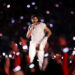 Usher, con una explosiva actuación, animó el show de medio tiempo en el Super Bowl NFL 2024