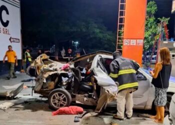 Salta: explotó un auto cuando cargaba GNC y llovió cocaína