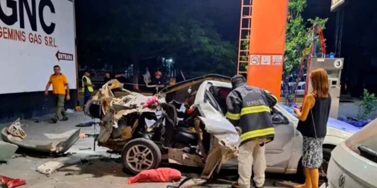 Salta: explotó un auto cuando cargaba GNC y llovió cocaína