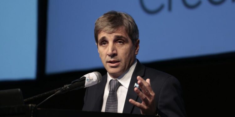 El Banco Central necesita 1.200 millones de dólares más de reservas para cumplir la meta con el FMI