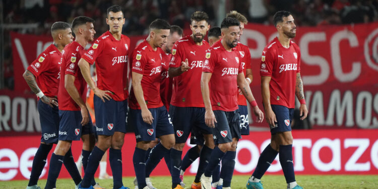 Independiente tuvo un partido para el olvido, cayó ante Riestra y complicó su futuro en la Copa de la Liga