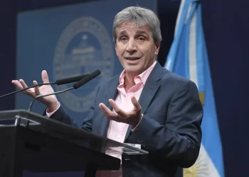 Caputo logró superávit fiscal también en febrero con una fuerte baja del gasto público