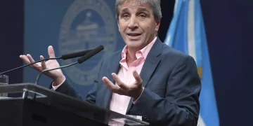 Caputo logró superávit fiscal también en febrero con una fuerte baja del gasto público