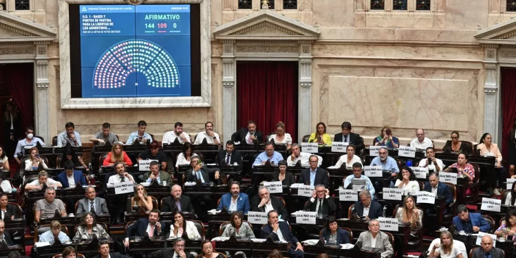 El Gobierno comenzó a hacer girar el nuevo texto del proyecto de la Ley Ómnibus