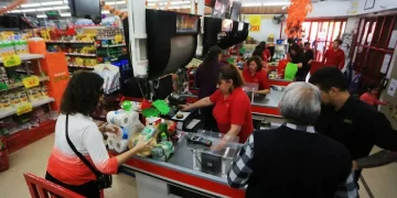 Compras en el exterior: crece el furor de los argentinos por el “súper peso”